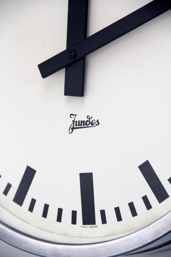 JUNDES Aluminium 30cm Vintage Industrial Factory Clock 1950